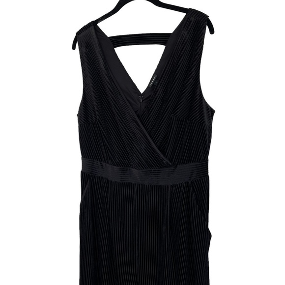 Torrid Black Shadow Stripe Velvet Jumpsuit, Size 0 - Picture 6 of 13